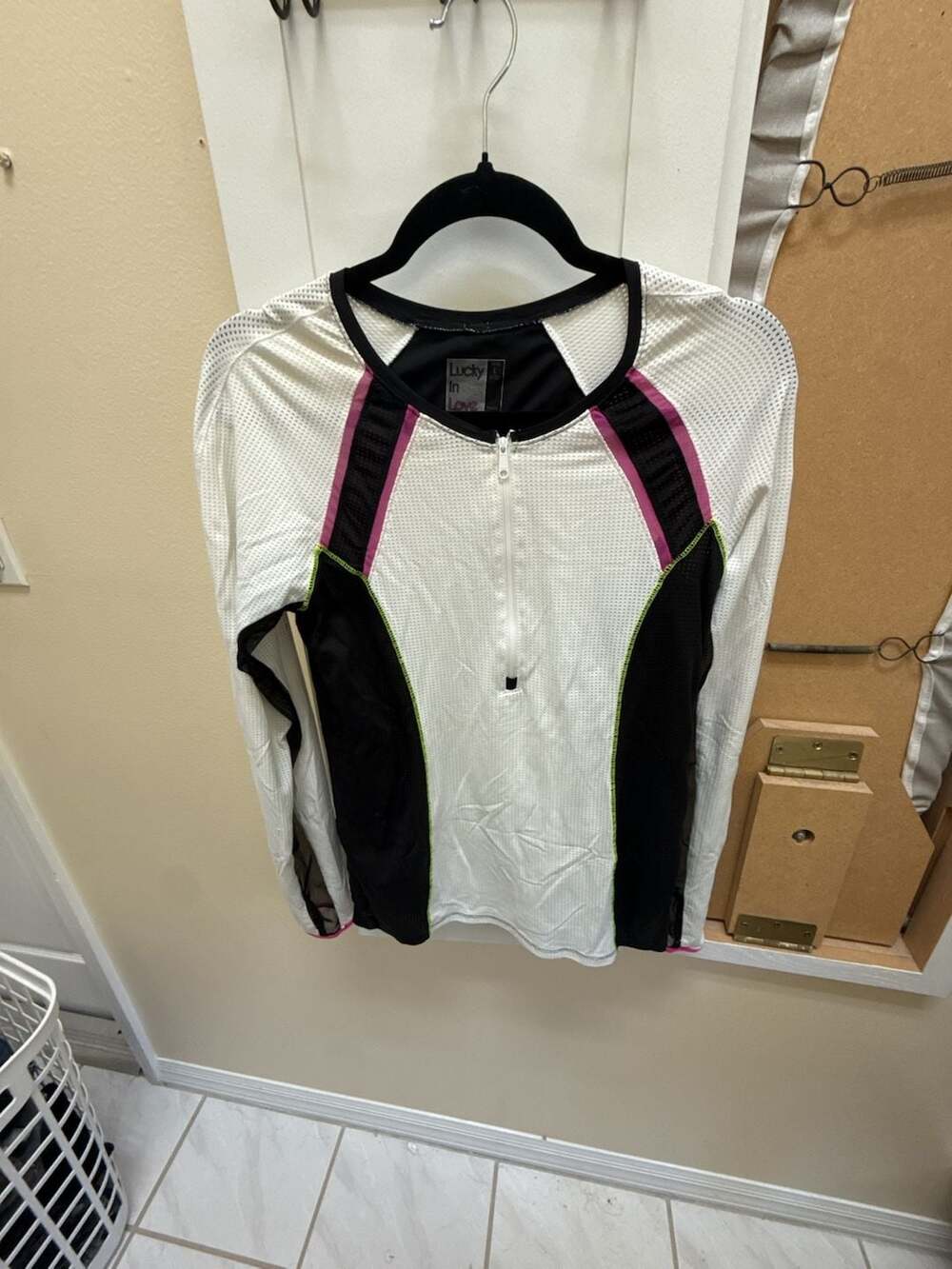 Lucky In Love Women's Long Sleeve Quarter Zip Athletic Top Size L (12)